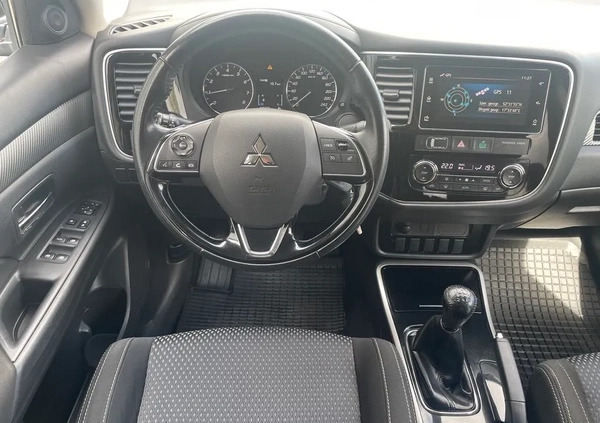 Mitsubishi Outlander cena 68900 przebieg: 165667, rok produkcji 2017 z Gniezno małe 407